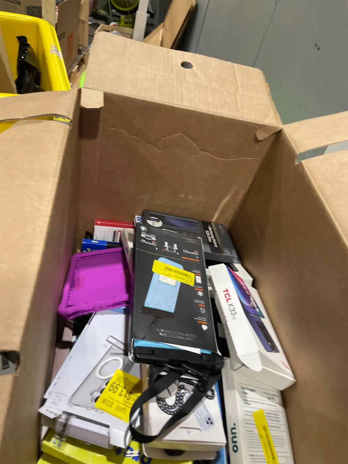 Walmart phone accessories — Photo 1