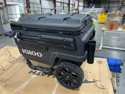 Igloo Trailmate 70-Qt. Rolling Cooler — Photo 3