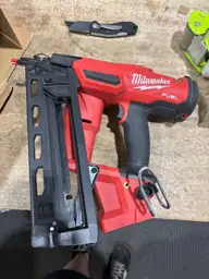 Milwaukee M18 FUEL 16 Ga.… — Photo 4