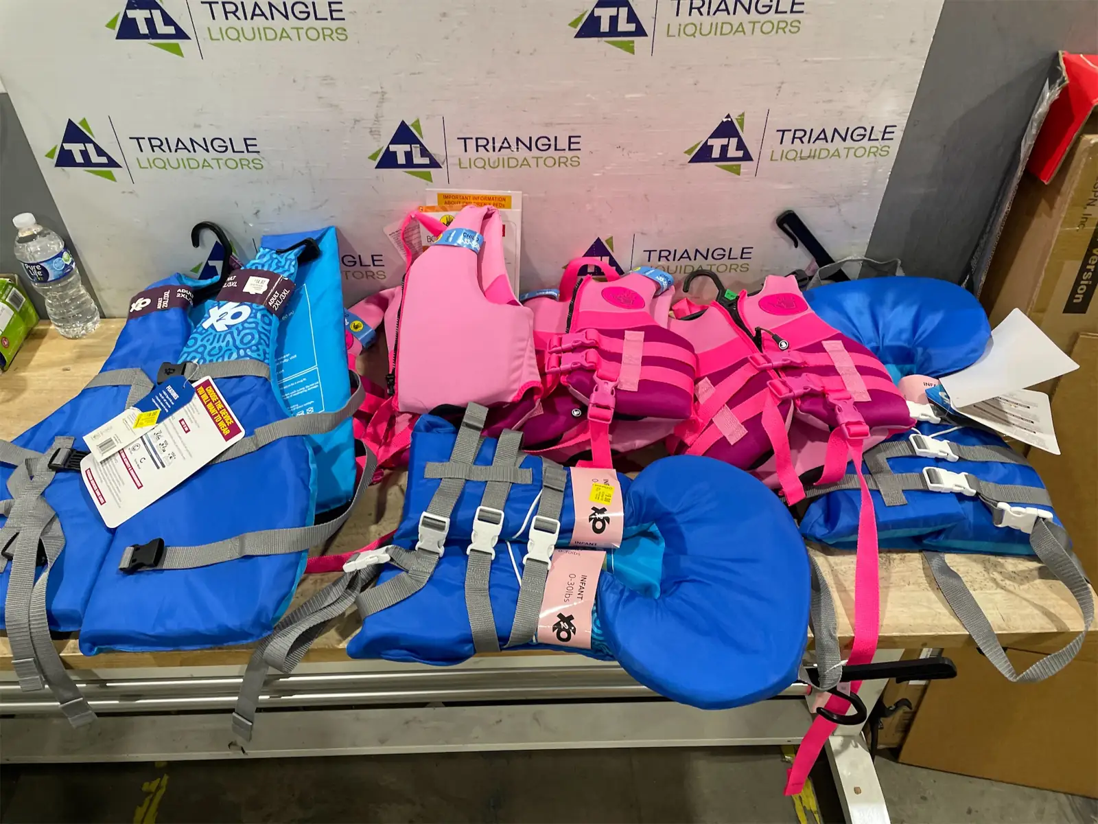 Life Vest Lot Box — Photo 1