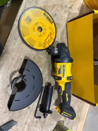 FLEXVOLT 60V Cordless 7 in.… — Photo 4